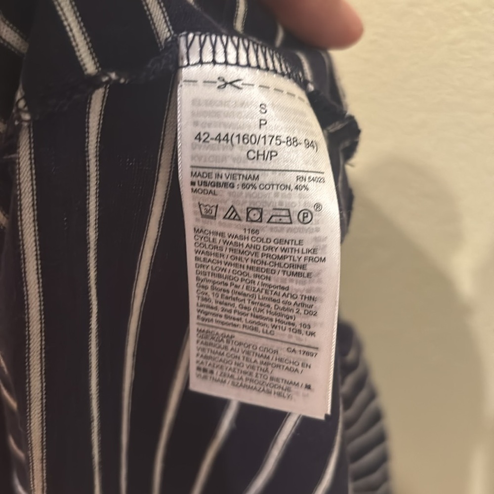 NWT GAP Black and White Striped dress that cinches in the middle - Picture 10 of 11